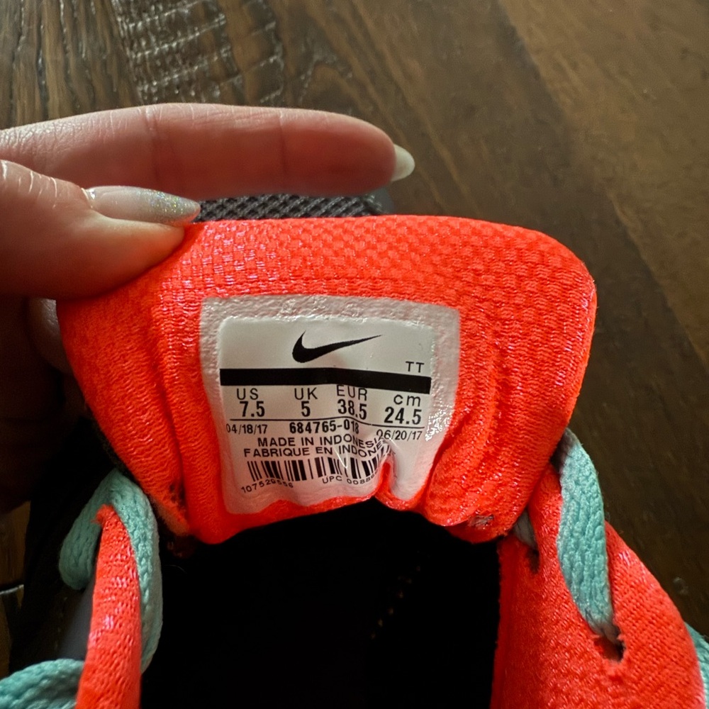 Nike Women’s Downshifter Charcoal and Coral Sneakers - Picture 8 of 9